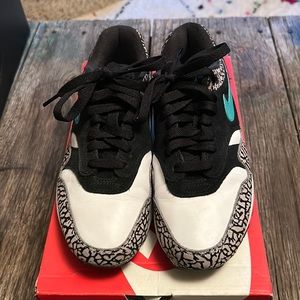 AirMax 1 Atmos Elephants Men’s size 6. Will fit a women’s size 7-8. 2017 version